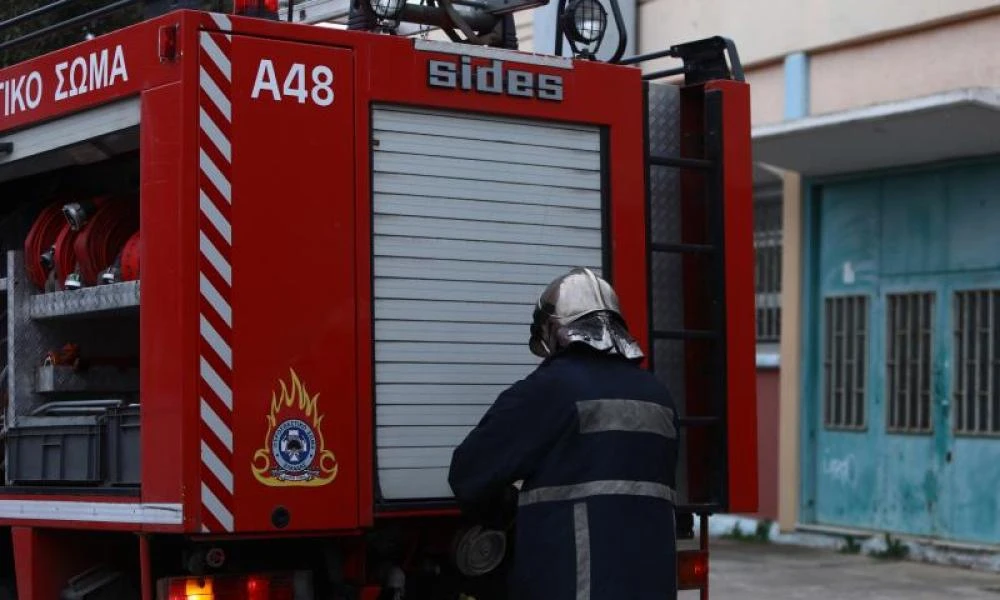 Φωτιά τώρα στο κέντρο της Αθήνας κοντά στη Βουλή - Κινητοποίηση της πυροσβεστικής